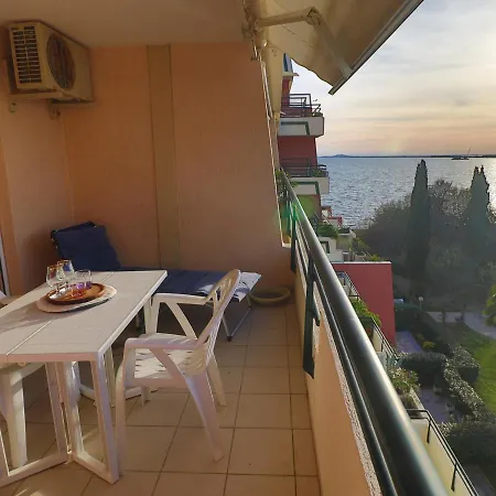 2 Pieces Climatise Avec Terrasse En Front De A - Fr-1-472a-273 Apartment